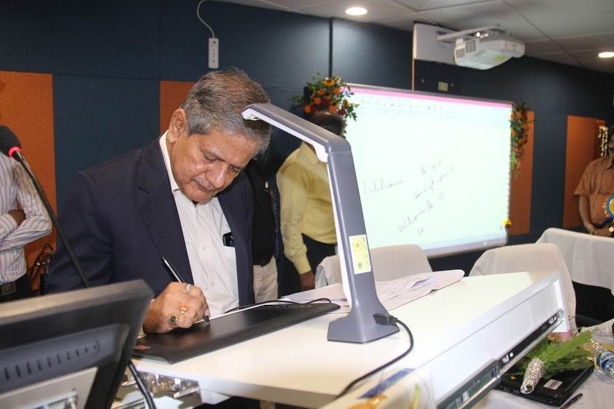 Hon'ble Vice-Chancellor Inaugurating the Smart Classroom
.JPG